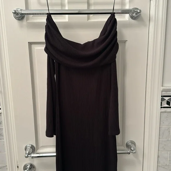 h&m black off the shoulder dress Women's Black Off-the-shoulder dress